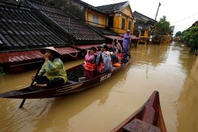 Nằm mơ thấy nước ngập lành hay dữ? Đánh con gì chuẩn nhất?